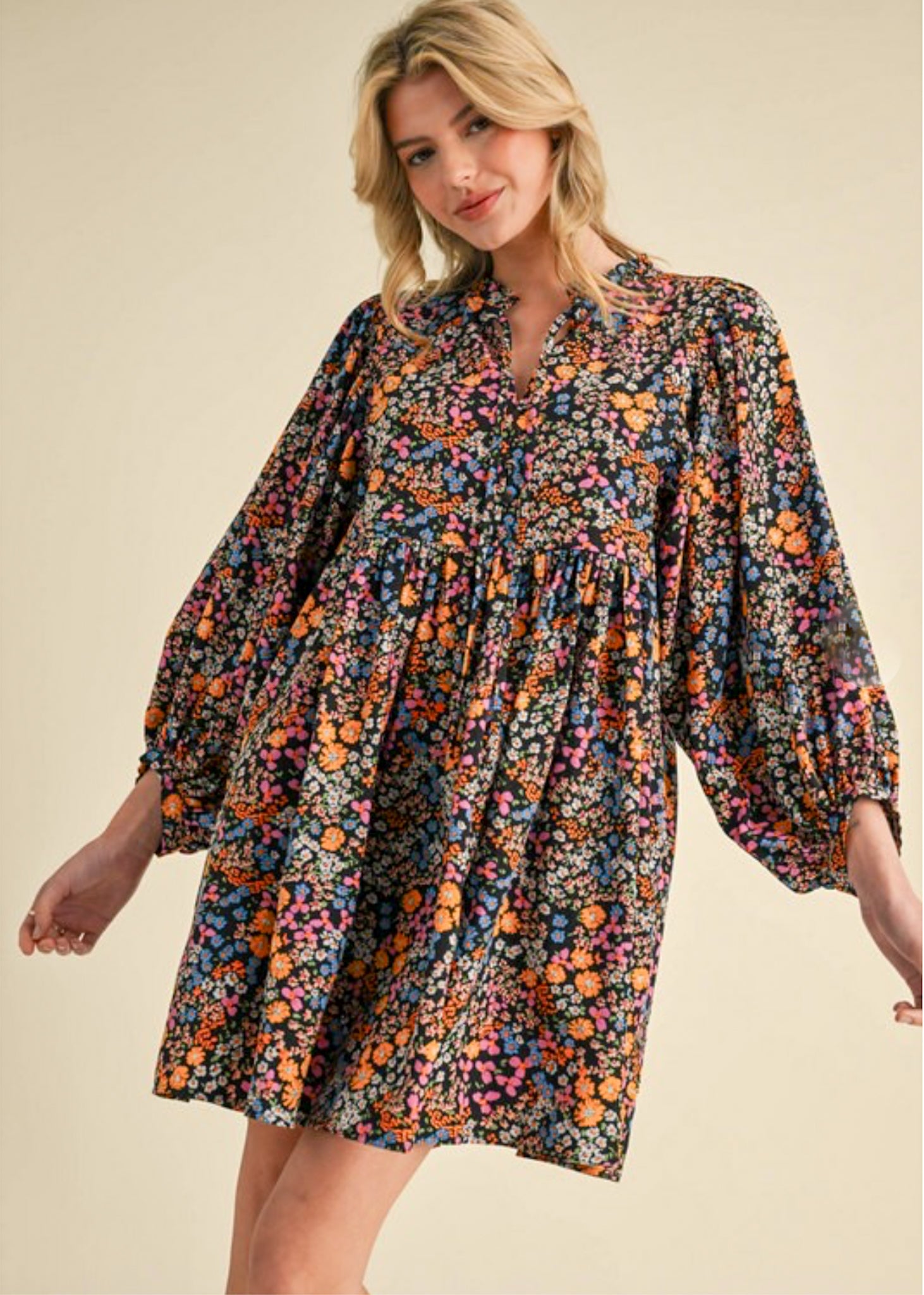 Luna, Women’s Knee Length Dress, Black Floral M